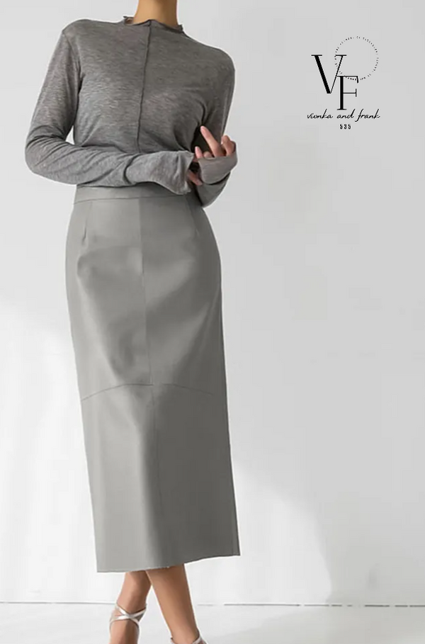 تنوره نسائية من جلد ذات فتحة مستقيمة أنيقة