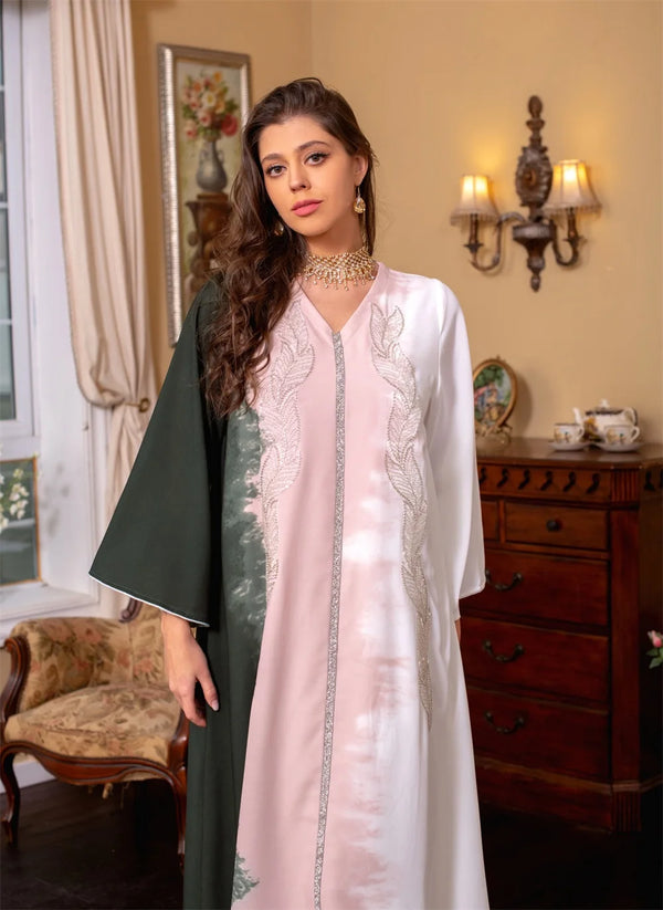 جلابيه نسائيه بألوان متباينة ومرصعة بالألماس